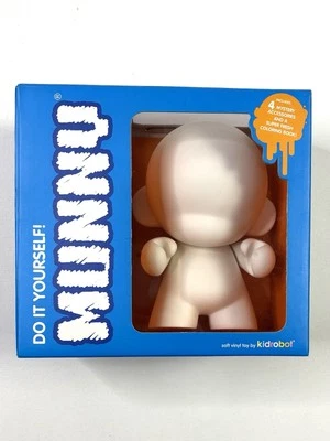 Kidrobot ¡Hazlo tú mismo! Juguete de vinilo blando Munny 2008 de 7" caja abierta Foto 1 de 4