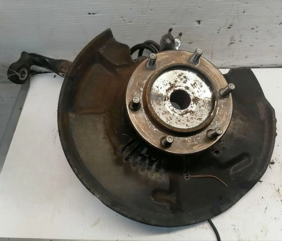 2007-2014 Toyota FJ Cruiser Front Left Driver Spindle Knuckle Assembly Oem - Image 1 of 4