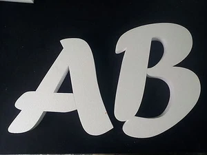 LETTERE LETTERA POLISTIROLO FORMA 15 CM X 2 CM ADDOBBI VETRINE COMPLEANNI FESTE - Imagen 1 de 1