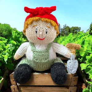 KNITTING PATTERN - World War Two Land Army Girl Choc orange cover / 15 cms toy - Picture 1 of 1