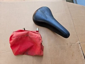 Vintage Selle Italia Road Bike Saddle Black Leather + Clip-On Red Saddle Bag - Picture 1 of 12
