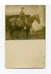 Junge mit Scowl, sitzend auf Pferd, RPPC Foto Postkarte, selten, Hobbyfotograf - Bild 1 von 2