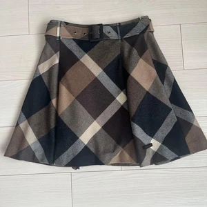 Falda corta Burberry Blue Label Nova Check 36/S para invierno buen estado - Imagen 1 de 4