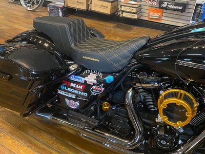 Asiento de gel extendido Saddlemen Step Up Gold Lattice para Harley Touring 2008-2025 Foto 1 de 4