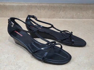 Sandalias de cuña para mujer PRADA Sport charol negro correa en T - EE. UU. talla 9,5 Italia 40,5 - Imagen 1 de 9