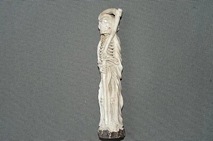 Tödlein scultura scheletro camera delle meraviglie Memento Mori Sensenmann 14 cm - Foto 1 di 9