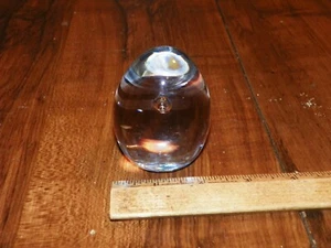 Vintage GREAT CITY TRADERS Solid Clear Bubble Glass Egg Paperweight - Foto 1 di 5