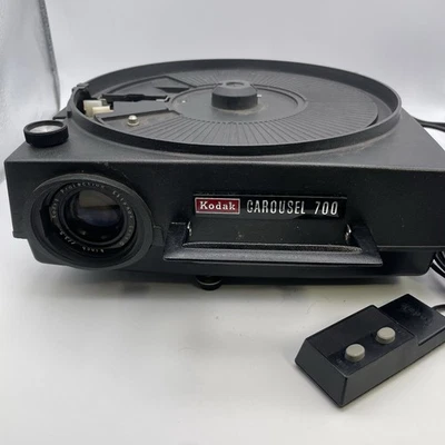 Proyector de diapositivas Kodak Carousel 700 de colección probado funciona con control remoto, cable, tira de película Foto 1 de 4