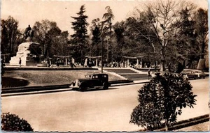 1950er RPPC Echt Foto Postkarte Madrid Spanien Retito Park alte Autos Statue Ansicht - Bild 1 von 2