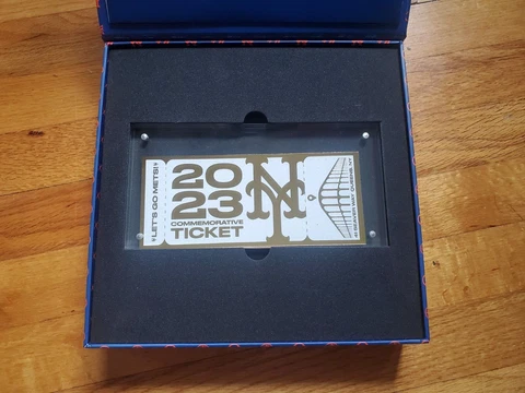 2023 NEW YORK METS DISPLAY BOX WITH 2023 COMMEMORATIVE TICKET & SEASON BOOKLET Cover