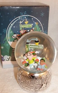 GARDNER WHITE WOODWARD AVENUE MUSICAL GLOBE TUNE: "OH TANNENBAUM" 6 1/2" H - Picture 1 of 2