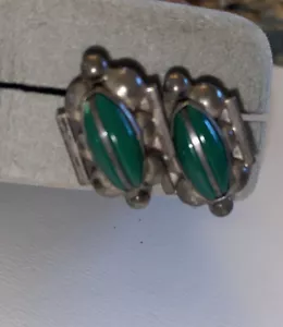 VINTAGE SCREW BACK EARRINGS MEXICO SILVER GREEN STONE - Picture 1 of 10
