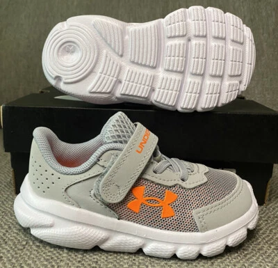 Zapatillas deportivas Under Armour para niños pequeños 5 K "Assert 9 AC" gris naranja Foto 1 de 4