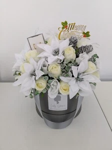 Hat Box Christmas WW Silver/Cream Silk Flowers & Earrings - Gift Hamper - Picture 1 of 3