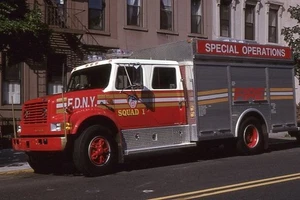New York City Squad 1 1991 Internazionale Saulsbury - Scivolo per apparecchi antincendio - Foto 1 di 1