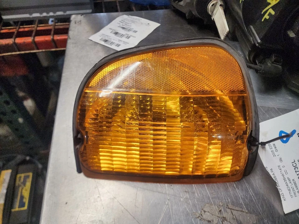 Driver Corner/Park Light Park Lamp-turn Signal Fits 03-07 FORD E150 VAN 644931 - Изображение 1 из 4