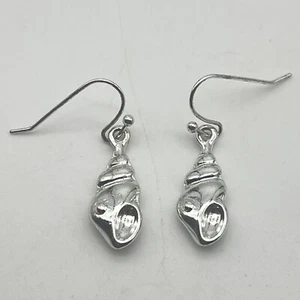 Vintage Mermaidcore Conch Shell Pierced Earrings Silver Tone - Picture 1 of 4