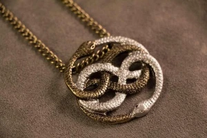 Collana Auryn ciondolo oro e argento (ispirata alla storia infinita) - Foto 1 di 3