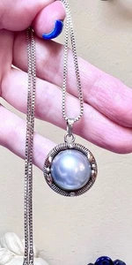 Precioso collar de plata de ley y perlas Mabé ornamentadas de diseñador - Imagen 1 de 15