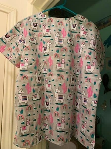 SCRUB TOP SIZES: XS, S, M, L, XL DESERT LLAMA NWT NURSE MEDICAL CNA VET DENTAL - Picture 1 of 14