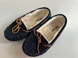 Minnetonka Moccasins 4014 - Women's Cally Slipper - Pile Lined - Navy Suede - 8  - Picture 1 of 5