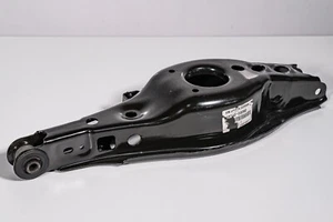 Braccio sospensione posteriore sinistro originale Toyota Avensis 2008-18 / Auris 2006-18 - Foto 1 di 3