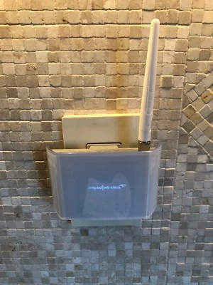 Amped Wireless Model No. REC10 Compact Wi-Fi Range Extender - Image 1 of 4