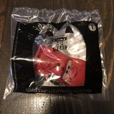 McDonald's Cars On The Road 2022 Happy Meal #1 RoadTrip Lightning McQueen sellado Foto 1 de 2