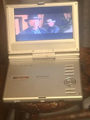 Polaroid PDM-0723 Portable DVD Player, Remote, Battery, Manual, Case, AC And DC - Image 1 of 4