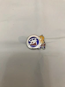 Vtg Mont Sutton Quebec Canada Tweedy Enamel Pin - Picture 1 of 3
