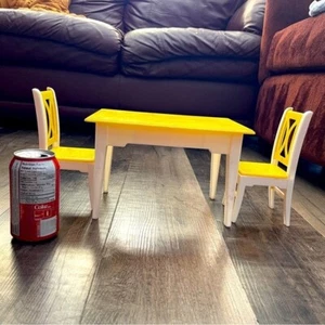 M iniature Yellow Table and 2 chairs - Bild 1 von 5
