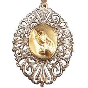 10 KT Gold Praying Hands Pendant with Serenity Prayer Inscription. - Picture 1 of 2