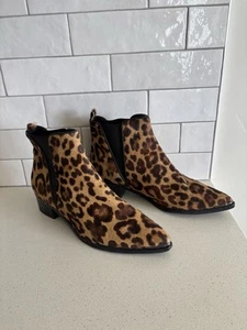 Marc Fisher Mlyalely Leopard Kalbshaar Fell Bootie Stiefelette Größe 8 gebraucht, in einwandfreiem Zustand - Bild 1 von 7