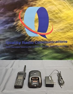 Motorola MotoTRBO XPR7550 UHF 403-512 MHz Two Way Radio AAH56RDN9KA1AN w Charger - Picture 1 of 5
