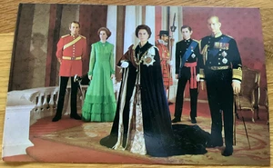 MADAM TUSSAUD'S ROYAL FAMILY GROUP EXC. COND. - Bild 1 von 2