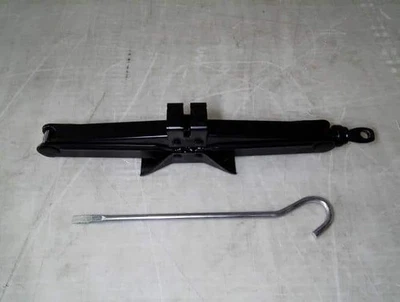 Kit de herramientas DAIHATSU Tanto 2013 DBA-LA600S 09111B2040 [Usado] [PA112389842] Foto 1 de 4