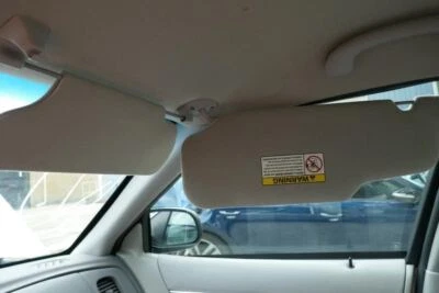 Parasol para pasajeros gris doble visera para 00 CROWN VICTORIA 1732549 Foto 1 de 4