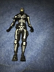 Fortnite Skull Trooper 7 Inch Actionfigur bewegliche Gelenke ohne Zubehör - Bild 1 von 12