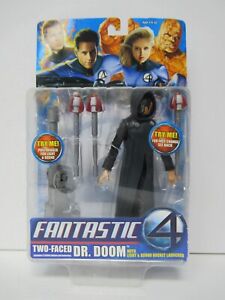 2005 Toybiz Marvel Fantastic 4 Two Faced Dr. Doom Light & Sound Rocket Launcher