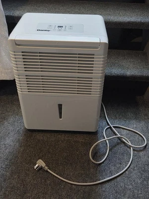 Deshumificador | Danby - 30 pintas por día - Modelo DDR30B2GDB Foto 1 de 4