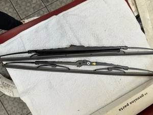 New Genuine Mercedes-Benz Wiper Blade Set - A 4528200045 - Picture 1 of 2