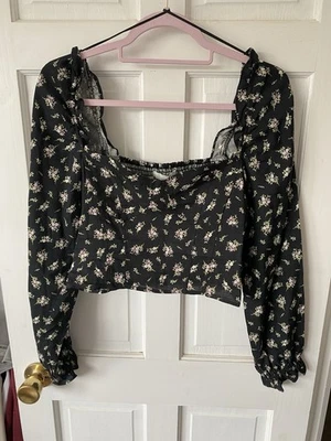 Brand New With Tags H&M Black Floral Long Sleeve Crop Top Small S - Image 1 of 4