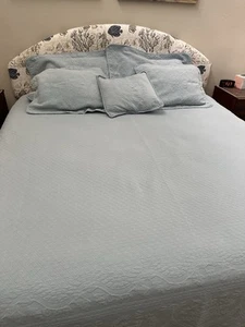 Historic Charleston Foundation Charles Matelassé King Bedspread & Shams - Picture 1 of 18