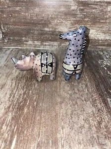 Handgeschnitzte Speckstein gefleckte graue Giraffe und hellbraunes Nashorn Figur Made in Kenya - Bild 1 von 8