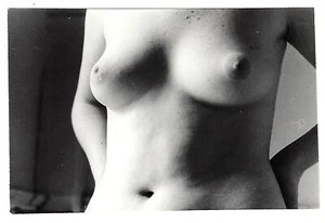 Hermosas tetas pequeñas y estómago desnudas vintage 5x7 - Imagen 1 de 2