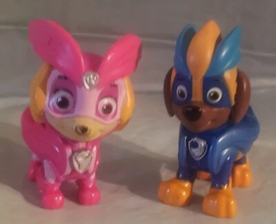 Figuras cargadas de Zuma y Skye de Paw Patrol Mighty Pups solo de vehículos de lujo Foto 1 de 4