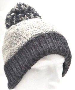 NEW CHARCOAL GREY UNISEX SKI HAT GENUINE HANDMADE NEPAL POM POM BEANIE - Bild 1 von 4