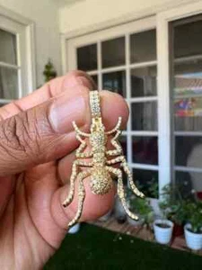3.09 Ct Round Simulated Diamond Large Ant Charm Pendant 14K Yellow Gold Plated - Imagen 1 de 8
