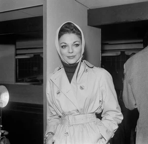 Actress Joan Collins London Airport December 4th 1961 Old Photo - Picture 1 of 1