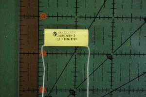 ELECTROCUBE CAPACITOR 1uf 200v  210B1C105 1mfd AUDIO GUITAR TONE AMP NEW 4pcs - Picture 1 of 2